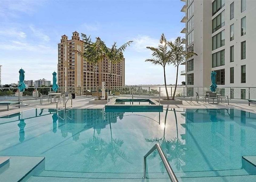 Condo located in Sarasota, FL showcasing its design and architecture (Image 25).