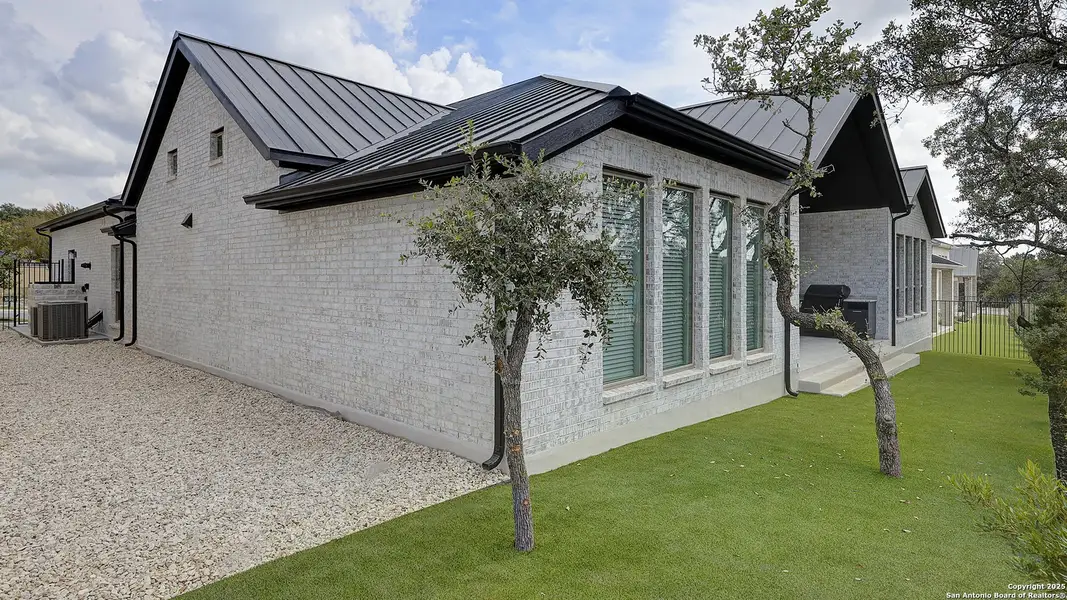 Exterior details and patio area of a home in The Dominion 70', San Antonio (Image 3).