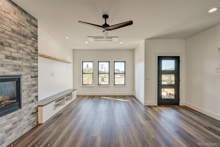 Spacious, unfurnished interior of a new home in , Buena Vista (Image 20).