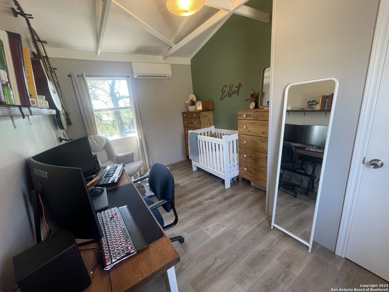 Furnished interior view inside a new home in , Bandera (Image 52).