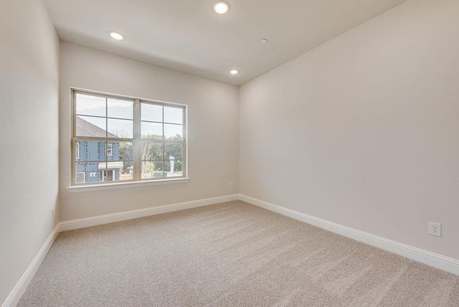 Spacious, unfurnished interior of a new home in Bayside, Rowlett (Image 30).