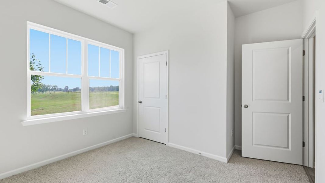 Spacious, unfurnished interior of a new home in Benjamin's Grove, Woodruff (Image 19).