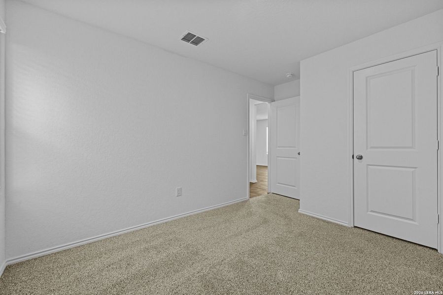 Spacious, unfurnished interior of a new home in Stonehill, San Antonio (Image 14).