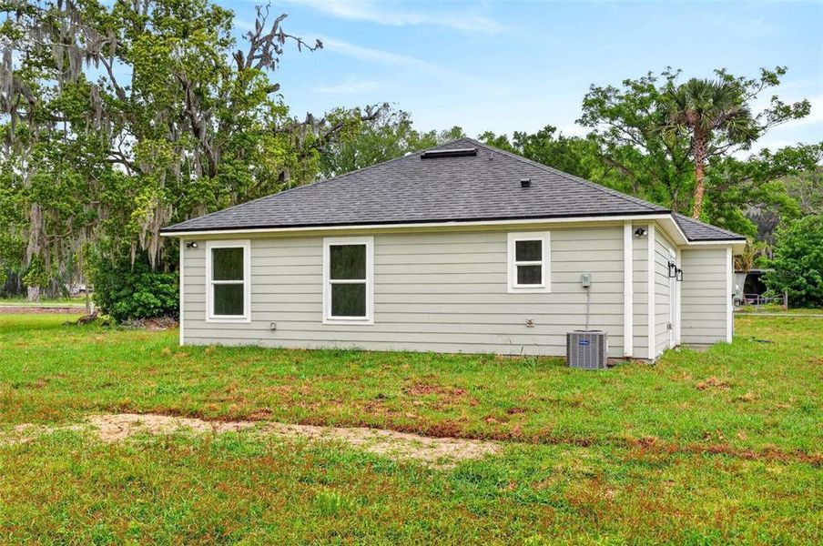 Exterior details and patio area of a home in , Leesburg (Image 26).