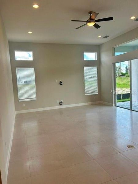 Spacious, unfurnished interior of a new home in Valencia Ridge (55+), Wesley Chapel (Image 17).