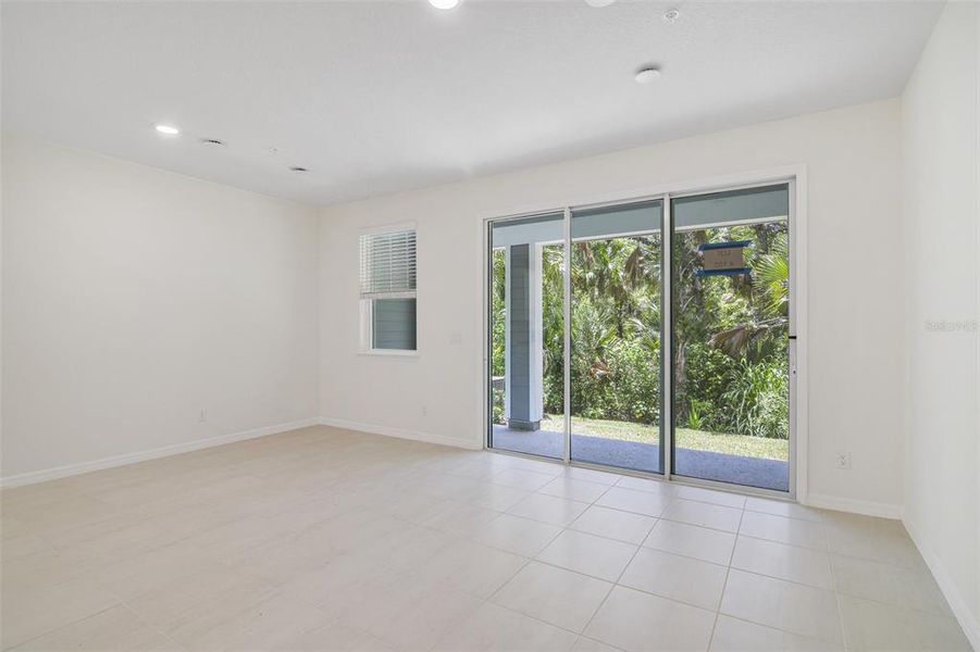 Spacious, unfurnished interior of a new home in Towns at Greenleaf, Oviedo (Image 19).