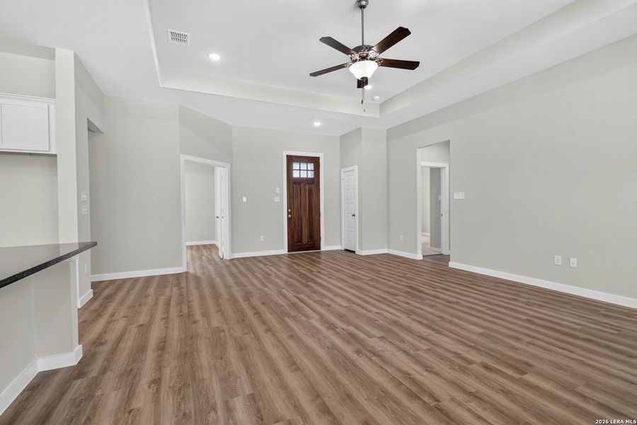 Spacious, unfurnished interior of a new home in Jordan's Ranch, San Antonio (Image 17).