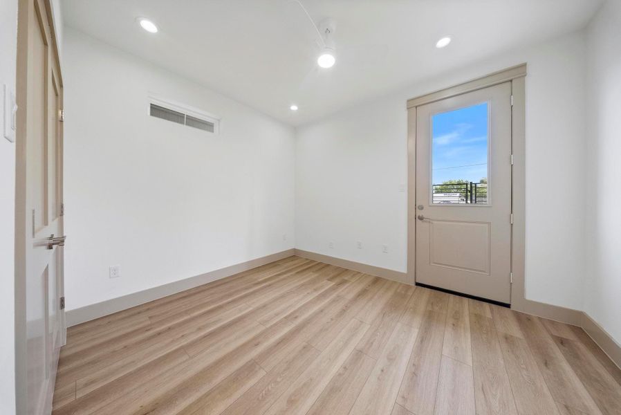 Spacious, unfurnished interior of a new home in , Houston (Image 23).