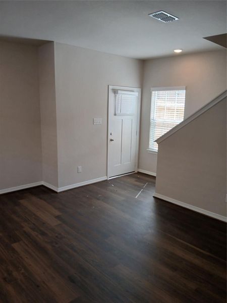 Spacious, unfurnished interior of a new home in , Houston (Image 7).