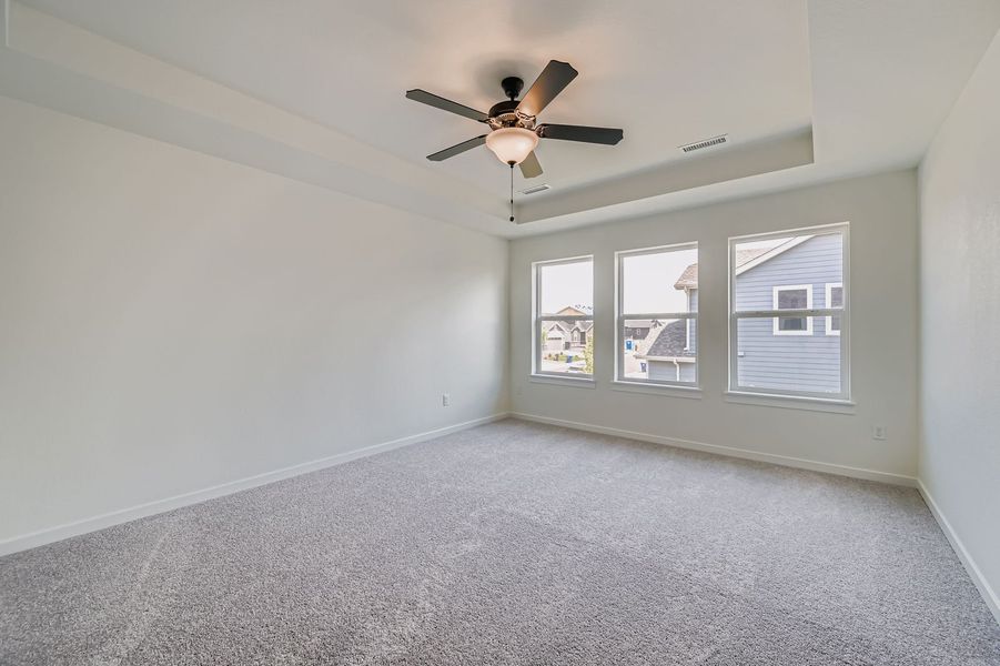 Spacious, unfurnished interior of a new home in Sterling Ranch 50s, Colorado Springs (Image 16).