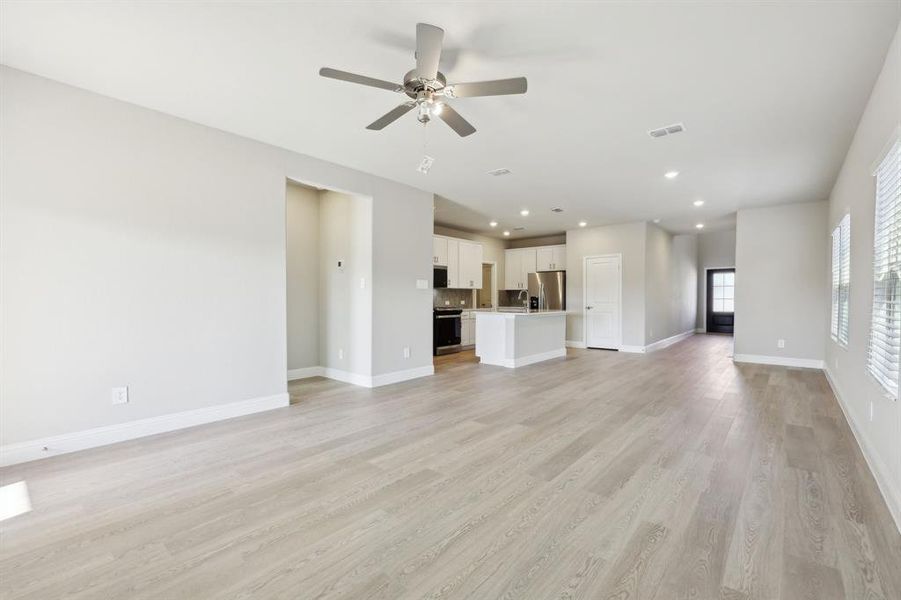 Photo is not of the actual home, but is an inspirational photo of builder’s model home and may depict options, furnishings, and/or decorator features that are not included. Photo is not of the actual home, but is an inspirational photo of builder’s model home and may depict options, furnishings, and/or decorator features that are not included.