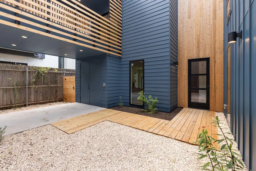 Contemporary design and a prime location combine in this architect-designed Austin home. Contemporary design and a prime location combine in this architect-designed Austin home.