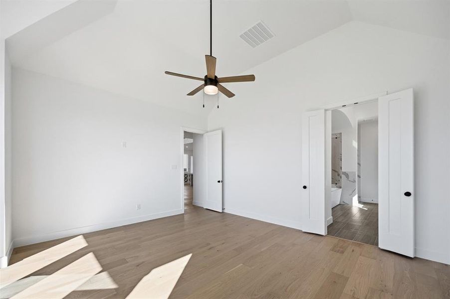 Spacious, unfurnished interior of a new home in Quail Hollow: 72ft. lots, Rockwall (Image 16).