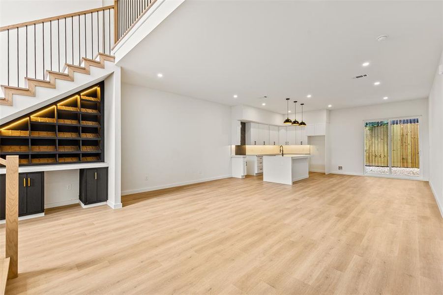Spacious, unfurnished interior of a new home in , Dallas (Image 32).
