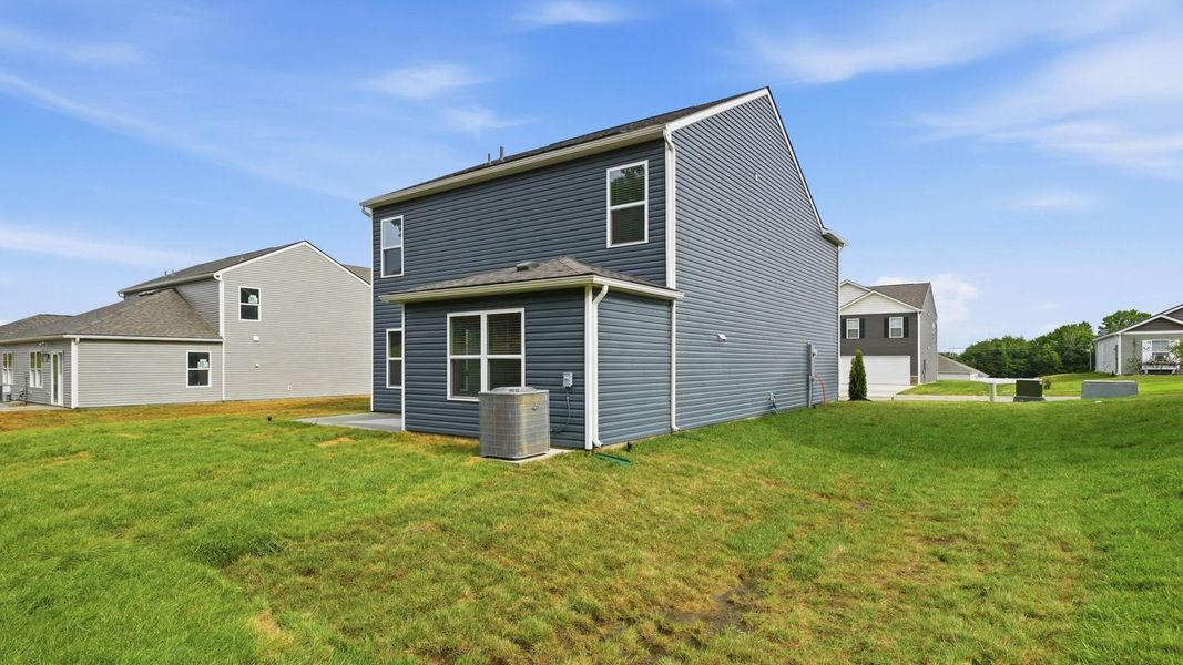 Exterior details and patio area of a home in Oak Hill, Vonore (Image 18).
