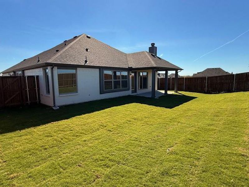 Exterior details and patio area of a home in , Venus (Image 2).