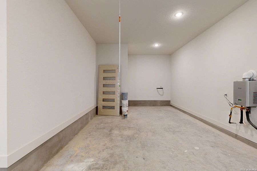 Spacious, unfurnished interior of a new home in , New Braunfels (Image 22).