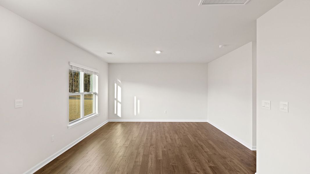 Spacious, unfurnished interior of a new home in Cedar Gap, Fountain Inn (Image 19).