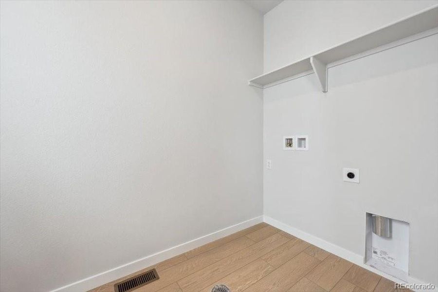 Spacious, unfurnished interior of a new home in Prestige Collection at Parkdale Commons, Lafayette (Image 12).