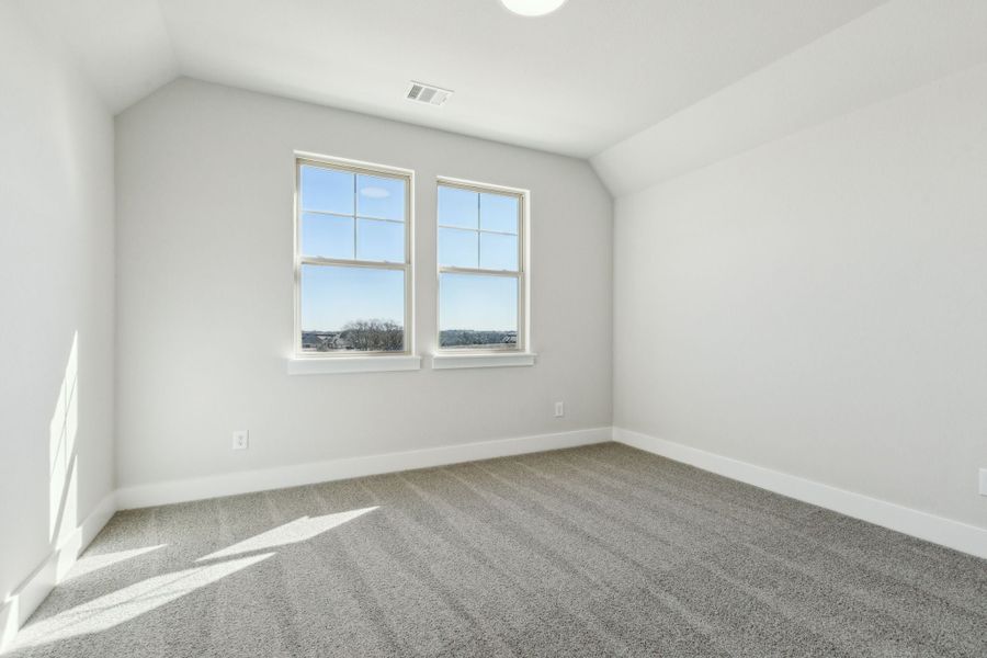 Representative unfurnished interior of a home built from the Yukon by Centre Living Homes in Lakeway Estates, Waxahachie (Image 28).