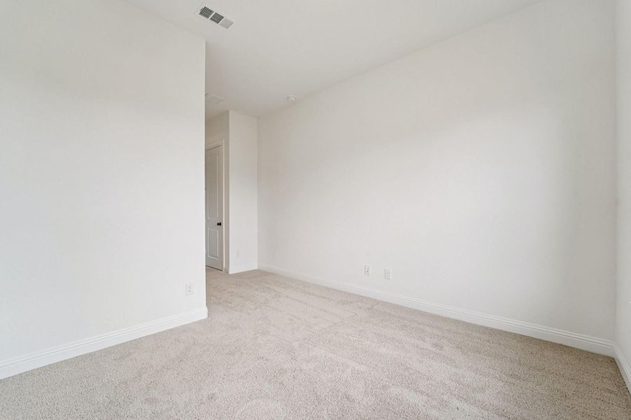 Spacious, unfurnished interior of a new home in Sienna 65', Missouri City (Image 31).