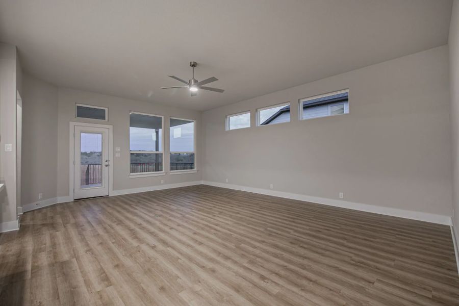 Spacious, unfurnished interior of a new home in Buffalo Crossing, Cibolo (Image 7).