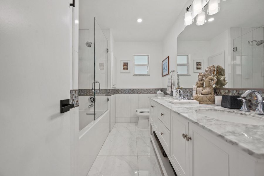 Guest Bath with dual sinks