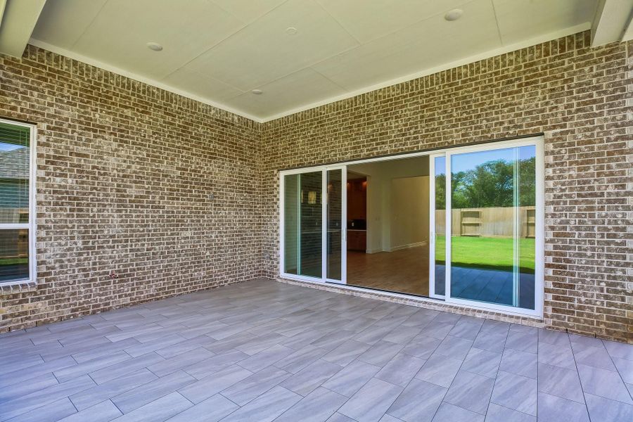 Exterior details and patio area of a home in , Mont Belvieu (Image 23).