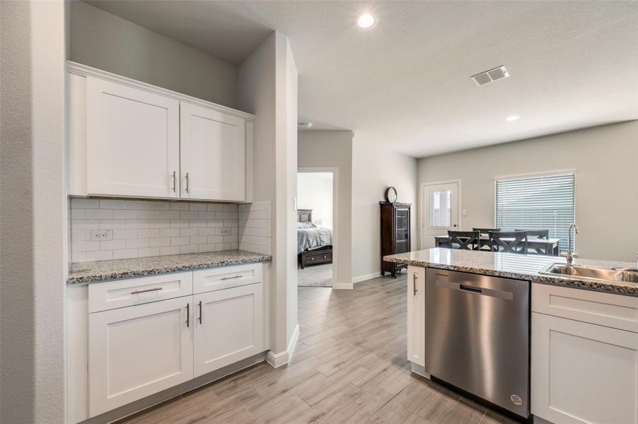 Furnished interior view inside a new home in Terra Trace, Fort Worth (Image 11). Furnished interior view inside a new home in Terra Trace, Fort Worth (Image 11).
