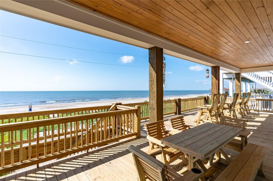 Exterior details and patio area of a home in , Bolivar Peninsula (Image 24).