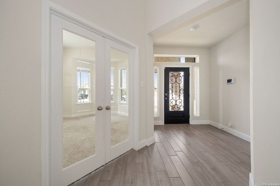 Spacious, unfurnished interior of a new home in Steele Creek, Cibolo (Image 9).