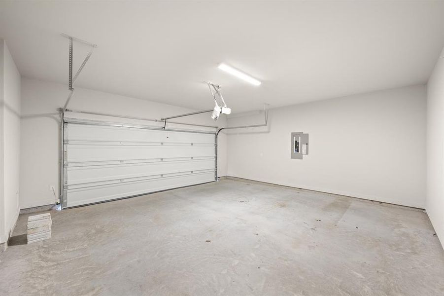 4602 White Buffalo_ 2223_Elm- Gargae-1