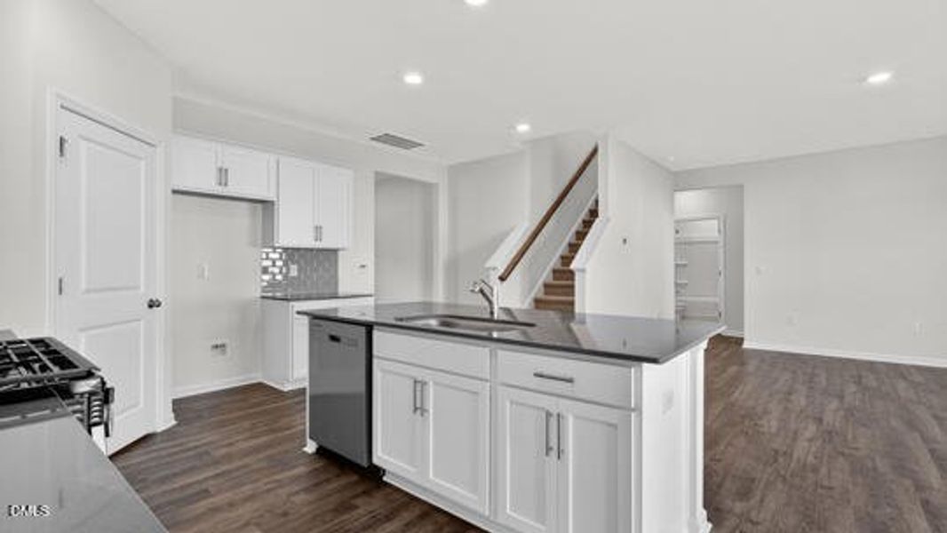 Galvins Ridge_Hayden B_463_White_FP_SPEC Galvins Ridge_Hayden B_463_White_FP_SPEC