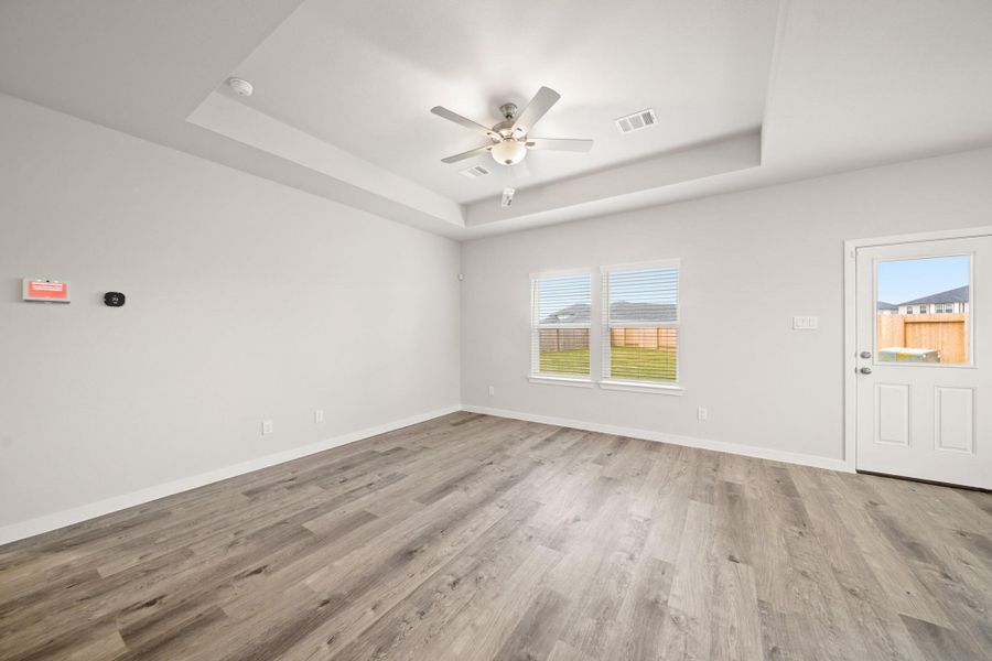 Spacious, unfurnished interior of a new home in Pearlbrook, Texas City (Image 12).
