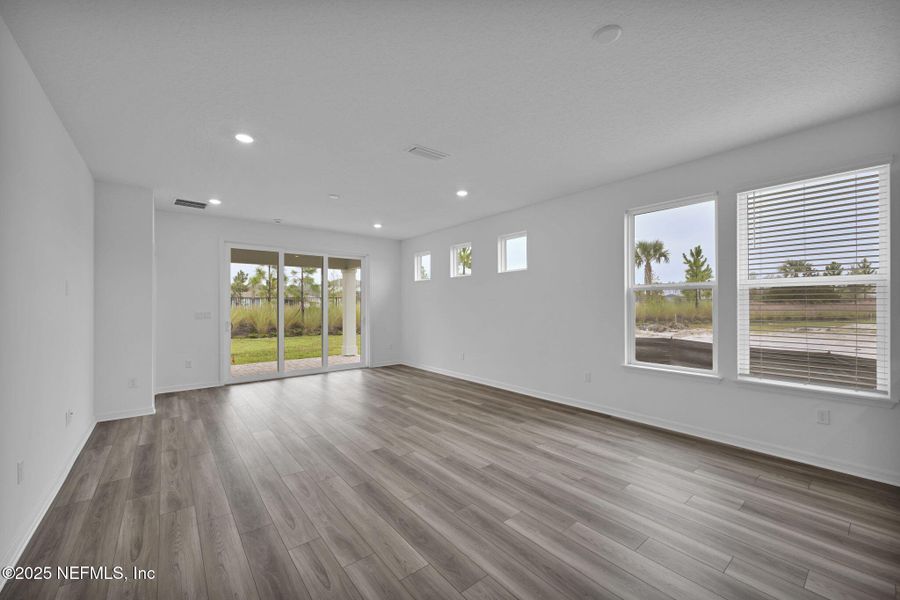 Spacious, unfurnished interior of a new home in Del Webb Wildlight, Yulee (Image 16).