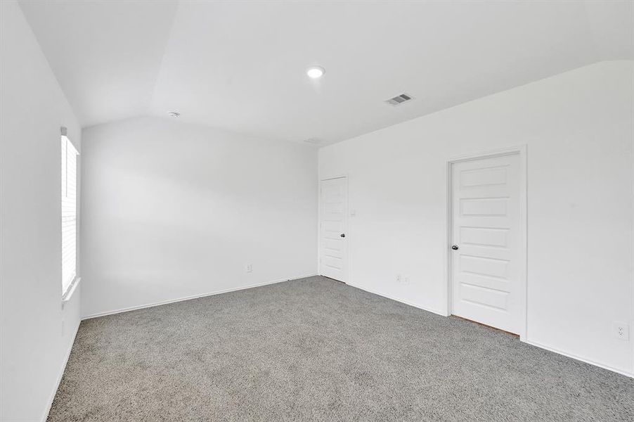 Spacious, unfurnished interior of a new home in Tamarron, Fulshear (Image 18).