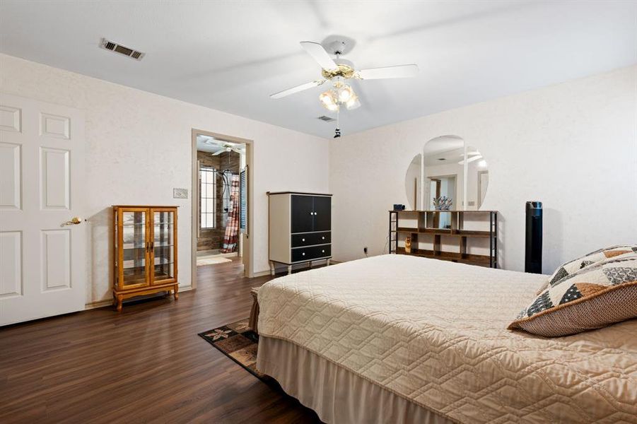 Furnished interior view inside a new home in , Weatherford (Image 25). Furnished interior view inside a new home in , Weatherford (Image 25).