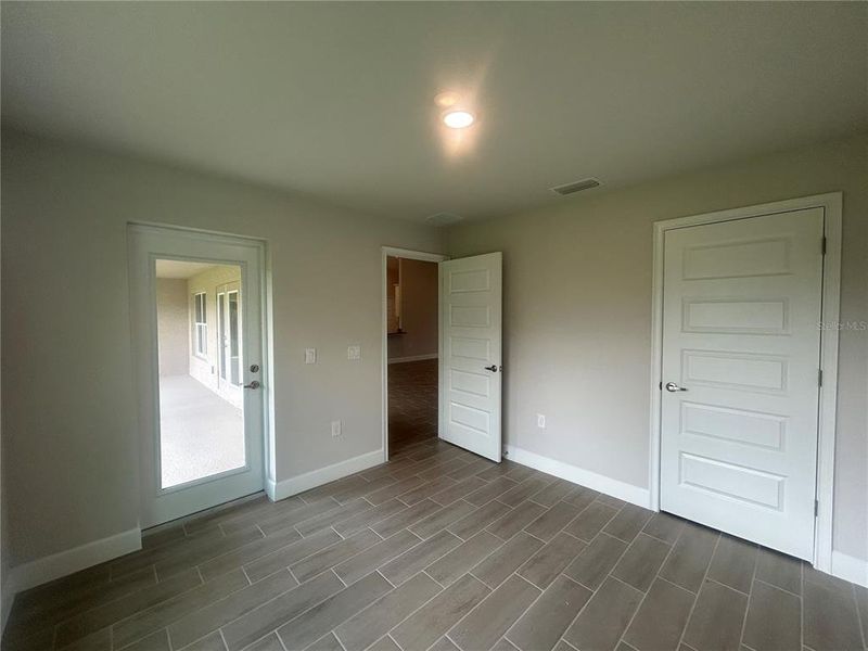 Spacious, unfurnished interior of a new home in Deep Creek, Punta Gorda (Image 22).