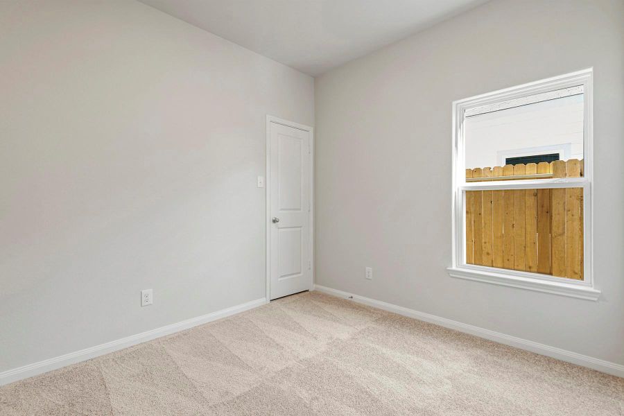 Spacious, unfurnished interior of a new home in Wayside Village, Houston (Image 10).