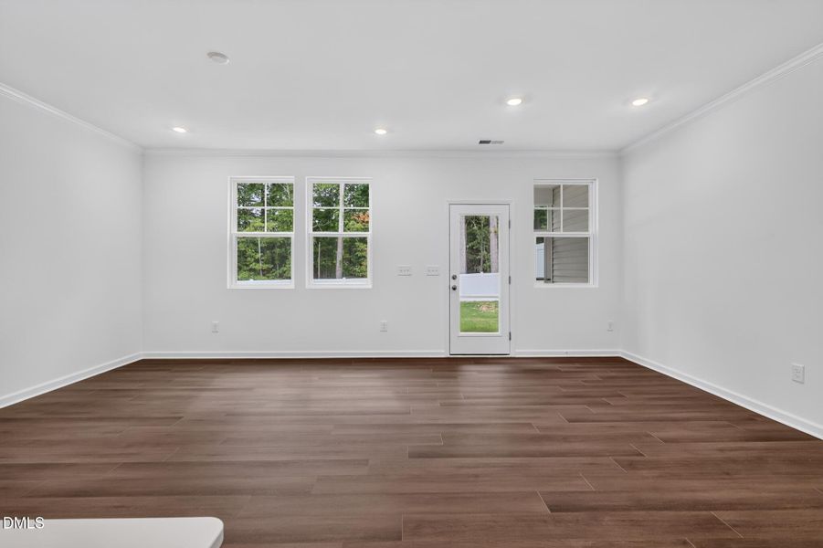 14_132_Tree_Moss_Ct-Living_room-_125