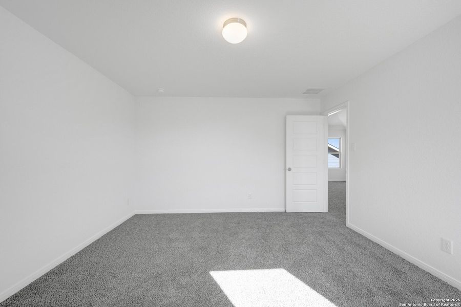 Spacious, unfurnished interior of a new home in Winding Brook, San Antonio (Image 35).