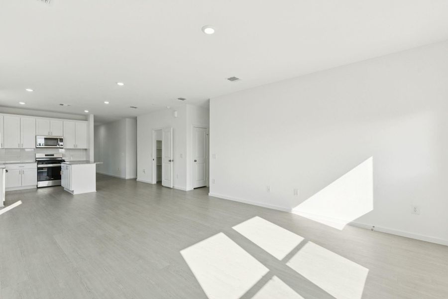Spacious, unfurnished interior of a new home in Windcress, Baytown (Image 22).