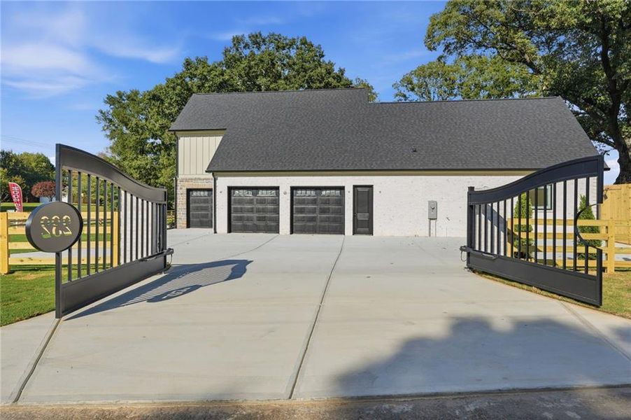 Exterior details and patio area of a home in , Winder (Image 9).