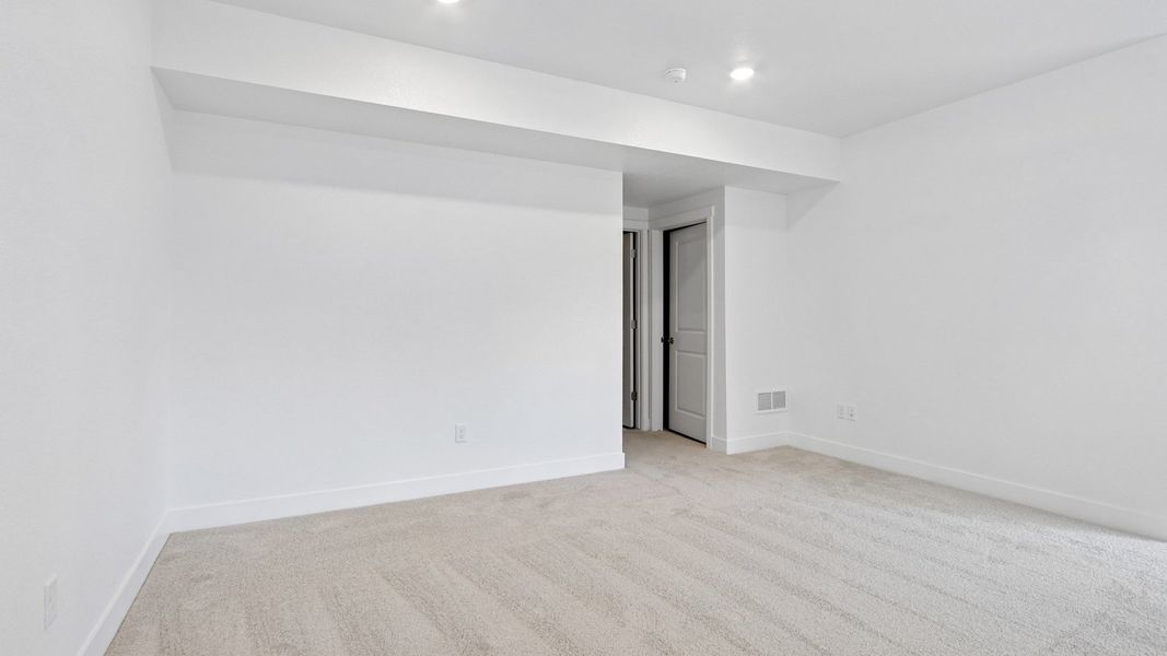 Spacious, unfurnished interior of a new home in Silver Peaks, Lochbuie (Image 19). Spacious, unfurnished interior of a new home in Silver Peaks, Lochbuie (Image 19).