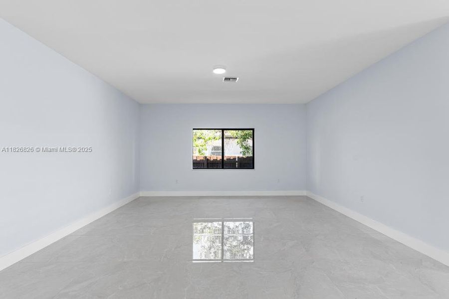 Spacious, unfurnished interior of a new home in , Cutler Bay (Image 13).