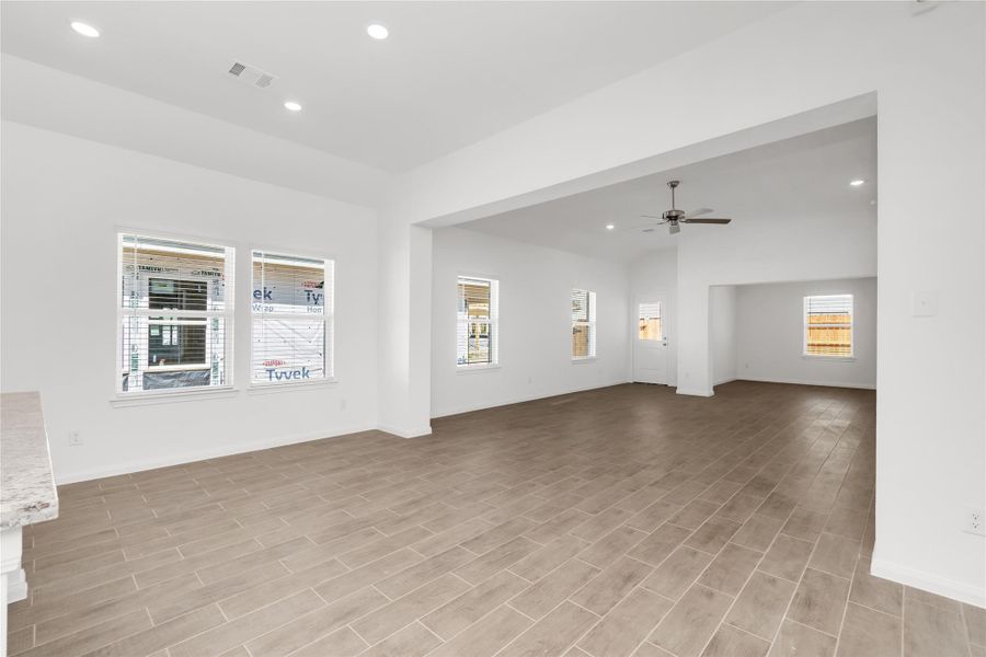 Spacious, unfurnished interior of a new home in Harmony Cove, Humble (Image 21).