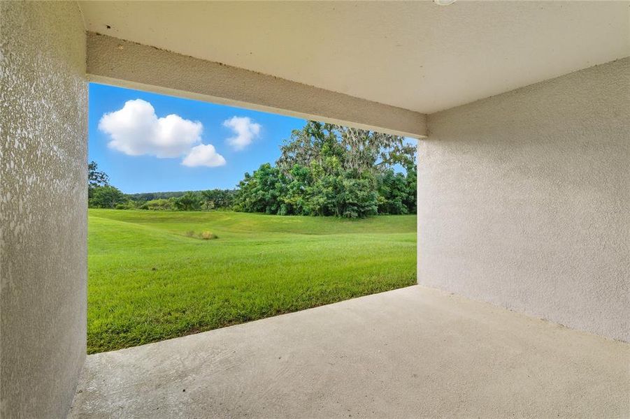 Exterior details and patio area of a home in , Dade City (Image 2).