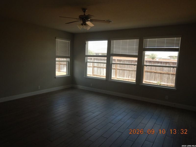 Spacious, unfurnished interior of a new home in , Cibolo (Image 6).