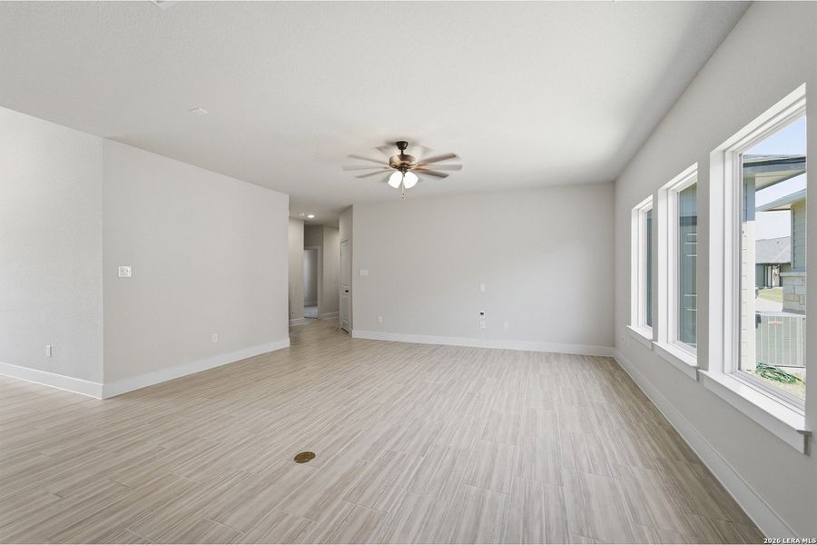 Spacious, unfurnished interior of a new home in Swenson Heights, Seguin (Image 11).