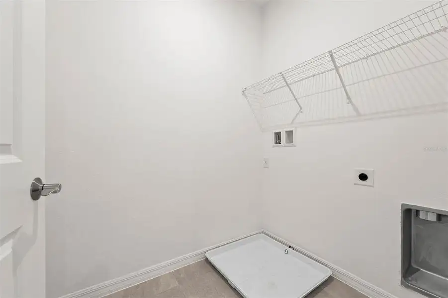 Spacious, unfurnished interior of a new home in , Debary (Image 35).